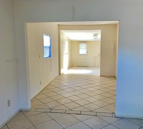 3rd image of 6839 Elwood Ave