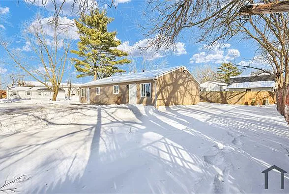 1511 Kings Way #B — Photo 4