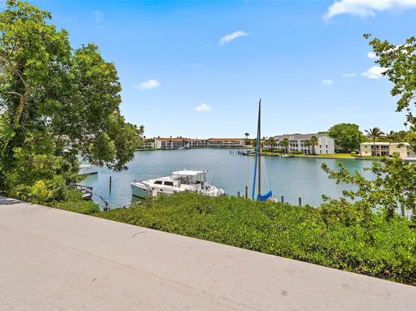 12016 Lagoon Ln, Treasure Island, FL 33706