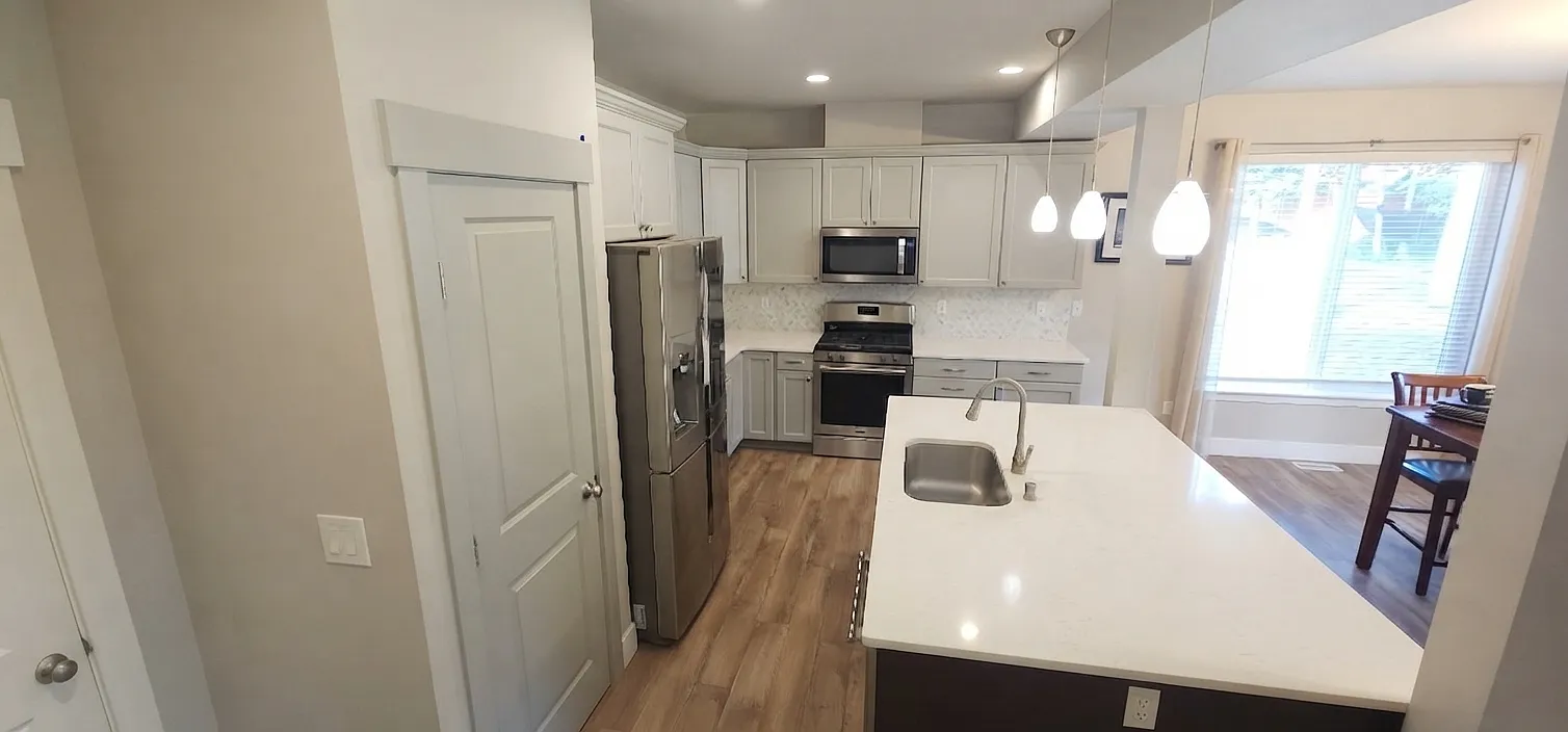 4 bed, 2127 sqft, $4,600 — Photo 4
