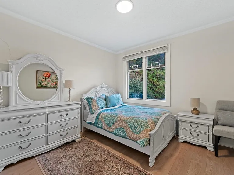 1472 Fulton Ave — Photo 7