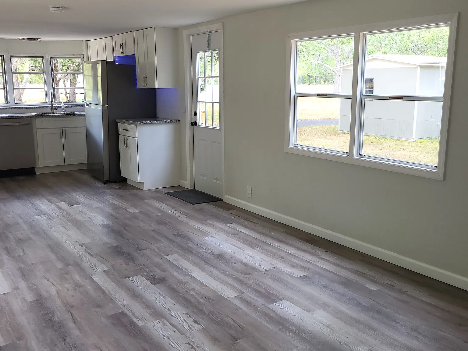 1 bed, 900 sqft, $1,200 — Photo 4