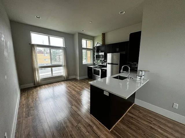 58 SW Brook St #B — Photo 6