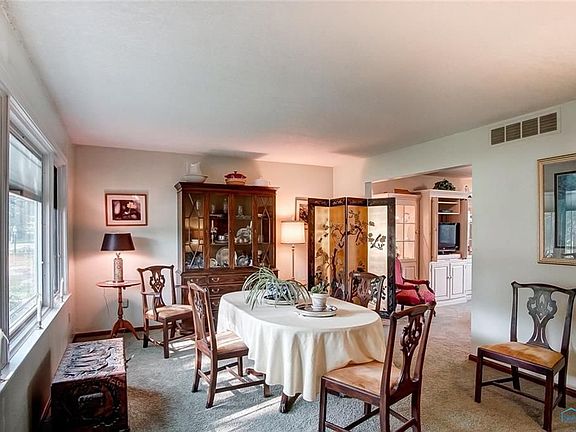 5th image of 612 Normandie Blvd