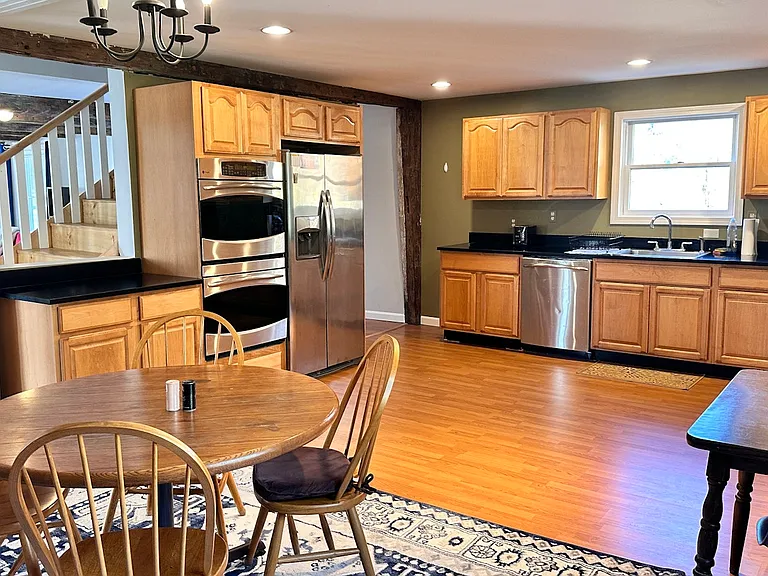 24 Maple St — Photo 4