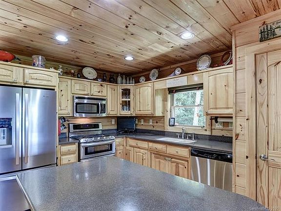 5th image of 48 Stony Crest Dr