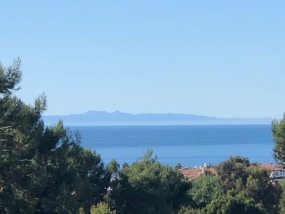 Beautiful view of the ocean and catalina!