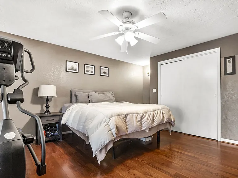 1121 Victoria Dr — Photo 25