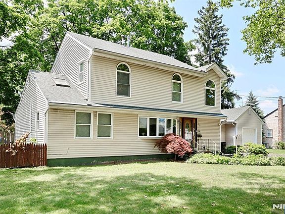 2nd image of 703 Chadwick Dr