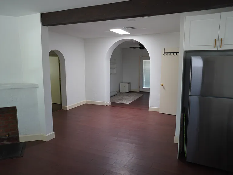 915 E Pastime Rd — Photo 7
