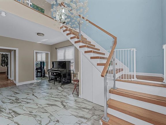 3rd image of 252-15 82nd Ave