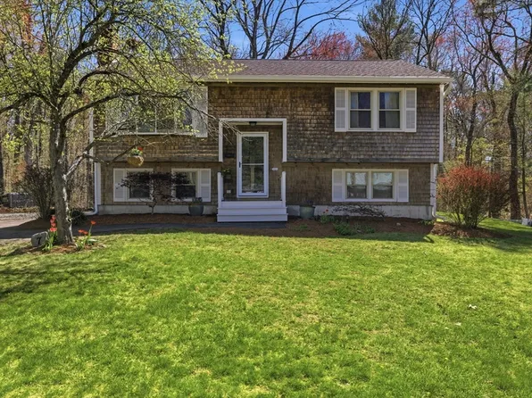 7 Barrows Ct, Norton, MA 02766