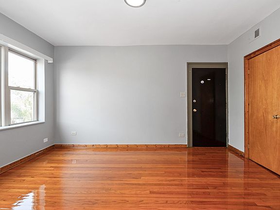 4th image of 6400-02 S Troy St #3135-39