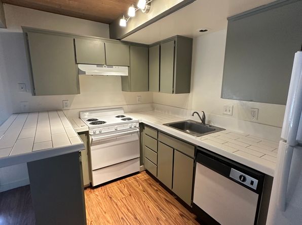 2425 SW Leonard St APT 2