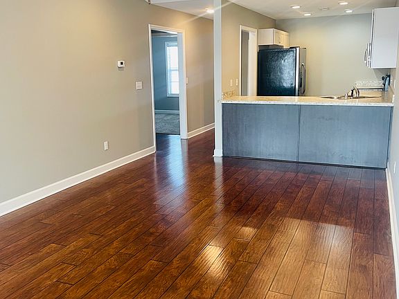 4th image of 703 Derby Dr