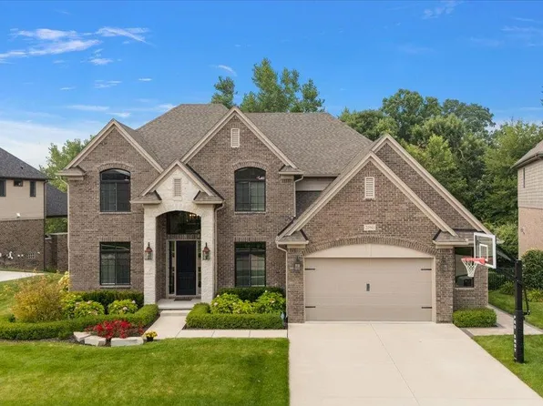 21943 Anita Way E, Macomb, MI 48044