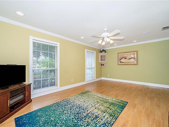 4th image of 275 W Celery Cir