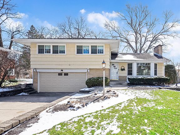 2nd image of 417 Naperville Rd