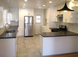 2718 W 43rd Pl, Los Angeles, CA 90008