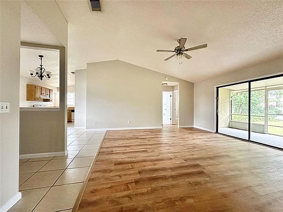 2nd image of 896 Mentmore Cir