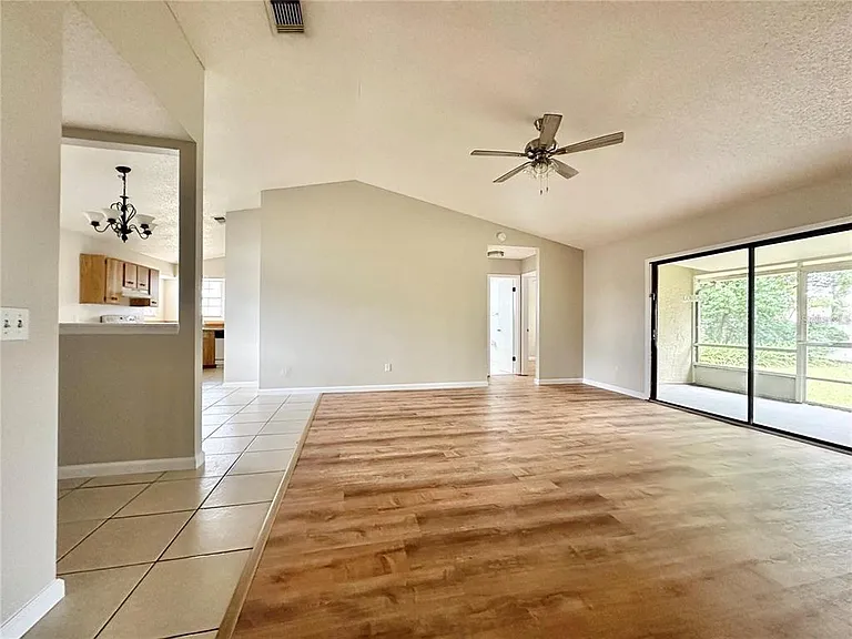 896 Mentmore Cir — Photo 2