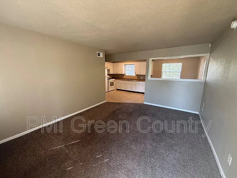 Building Photo - 6320 N Elwood Ave