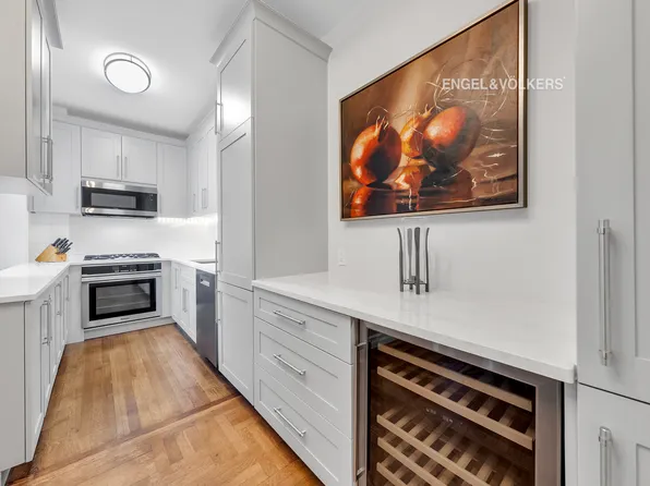 12 East 87th Street image 5 of 12