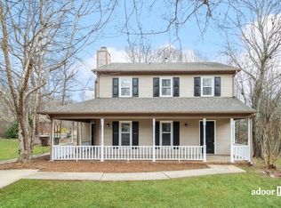 9 Pineway Ct, Greensboro, NC 27405