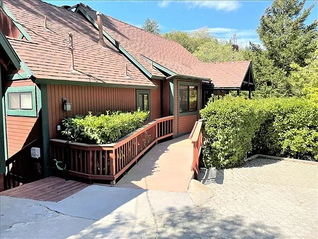 3 bed, 1898 sqft, $3,440 — Photo 2