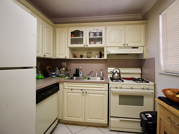 2nd image of 13000 SW 92nd Ave APT B201
