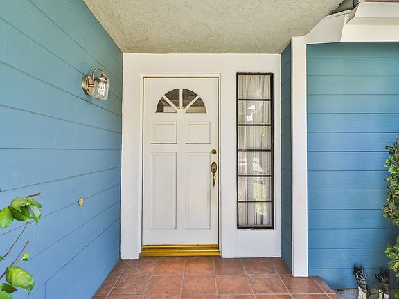 4th image of 23317 Saticoy St