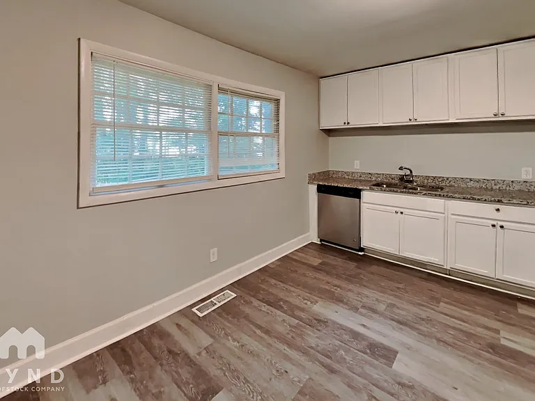 4484 Bonnie Glen Ct — Photo 8