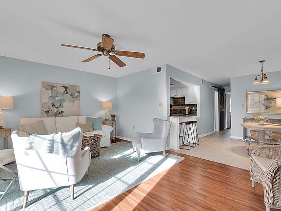 2nd image of 925 Cleveland St Unit 35