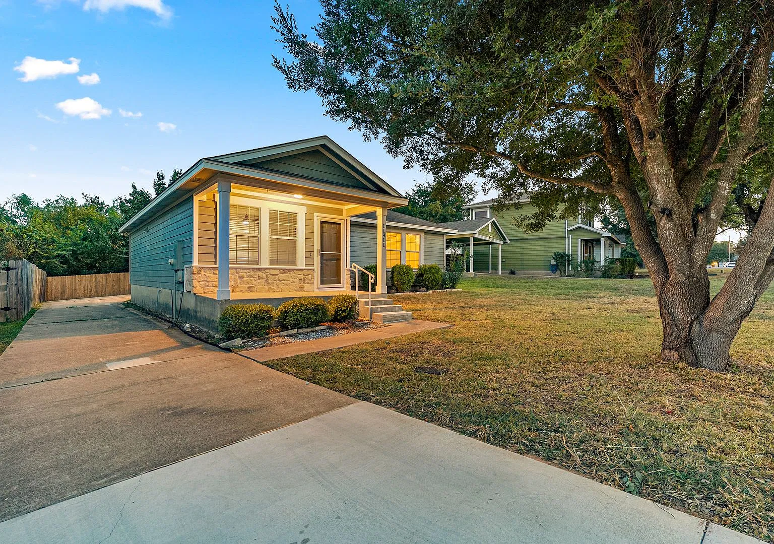 Stunning 2 bedrooms, 2 bathrooms home in Manor — Photo 4