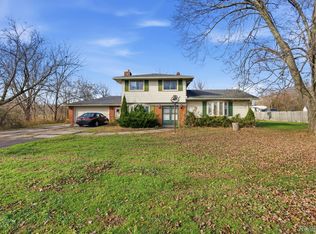 25788 Odette Rd, Flat Rock, MI 48134