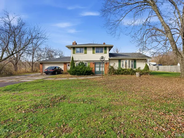 25788 Odette Rd, Flat Rock, MI 48134