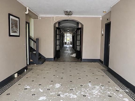 5th image of 175 Stonewall St
