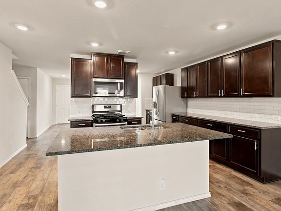 5th image of 8106 Chestnut Blue Dr