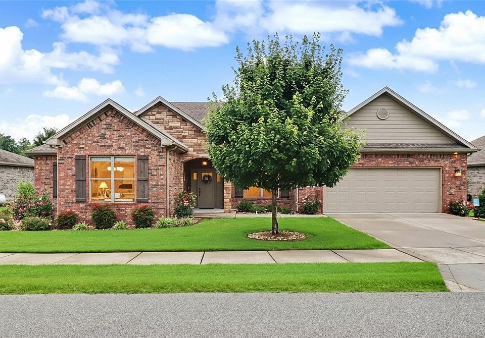 1st image of 138 Dogwood Dr