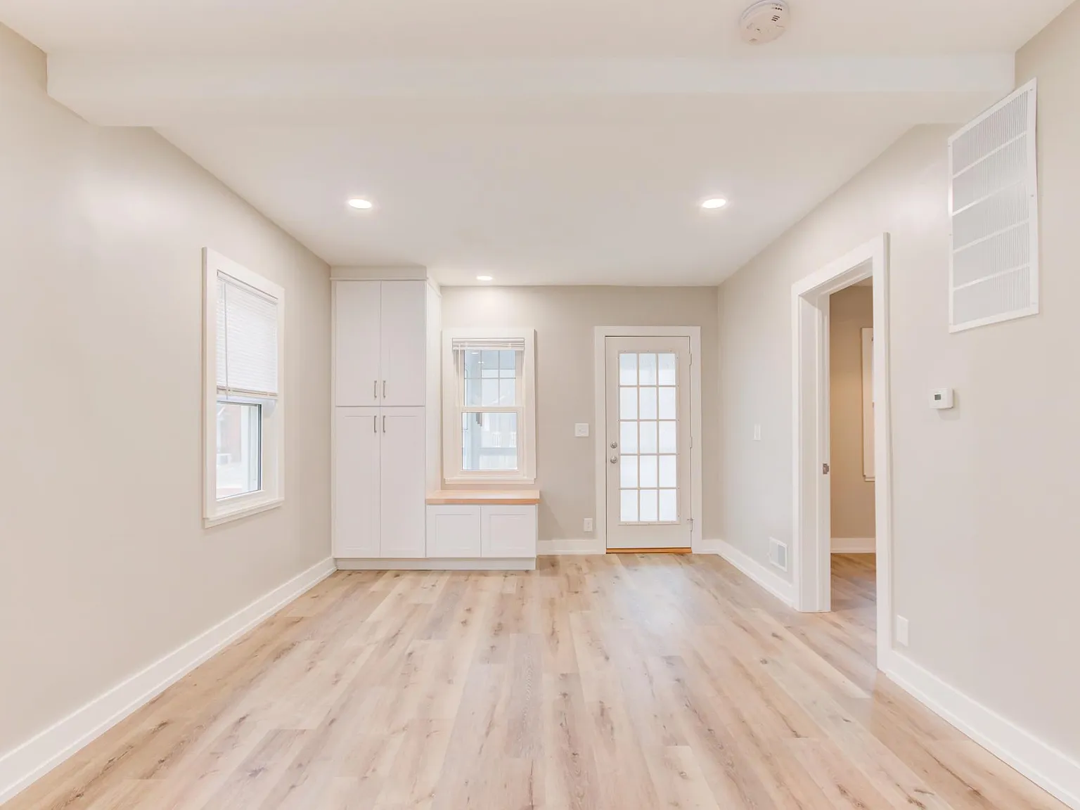 2 bed, 932 sqft, $2,350 — Photo 4