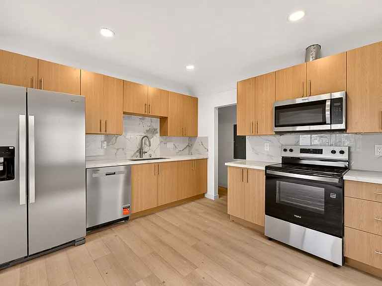 1920 11th Ave W #A — Photo 2