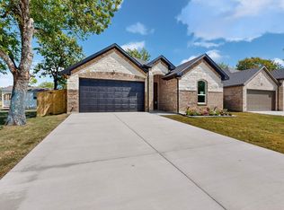 806 S Sherman St, Ennis, TX 75119