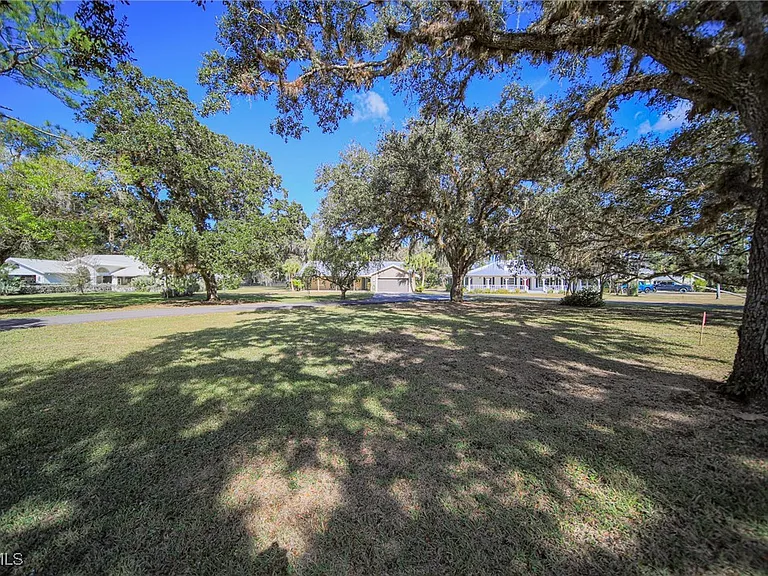 1250 Riverbend Dr — Photo 11