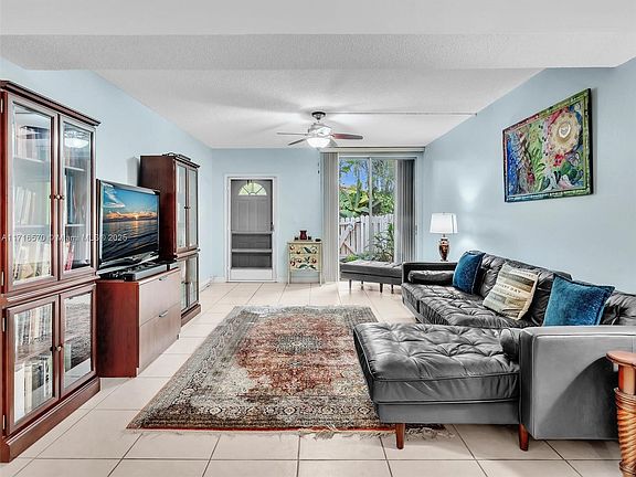 4th image of 1701 NE 115th St APT 10A