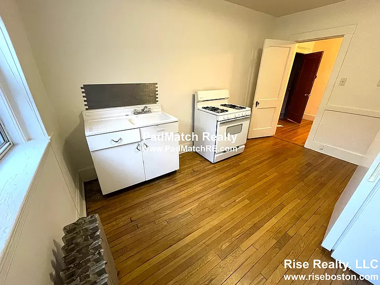 16 Lakeville Rd #6 — Photo 2