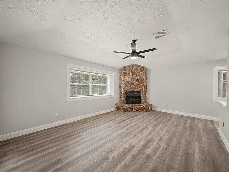 22039 Rivermead Dr — Photo 6