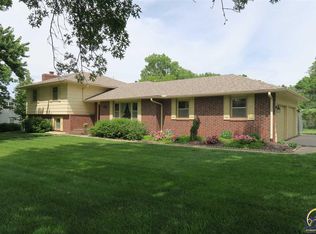 908 SW Naismith Pl, Topeka, KS 66606