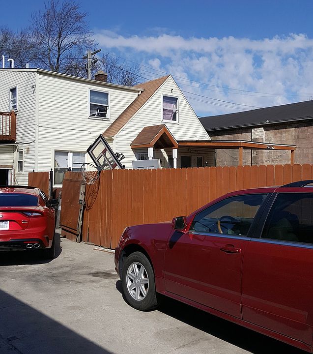 2nd image of 784 Burnham Ave