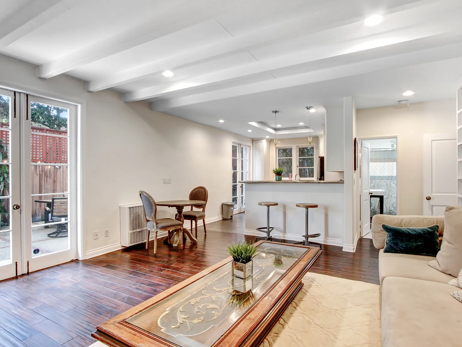 Savoy Plaza Apartments — Photo 4