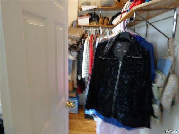 4th image of 2543 Laconia Ave